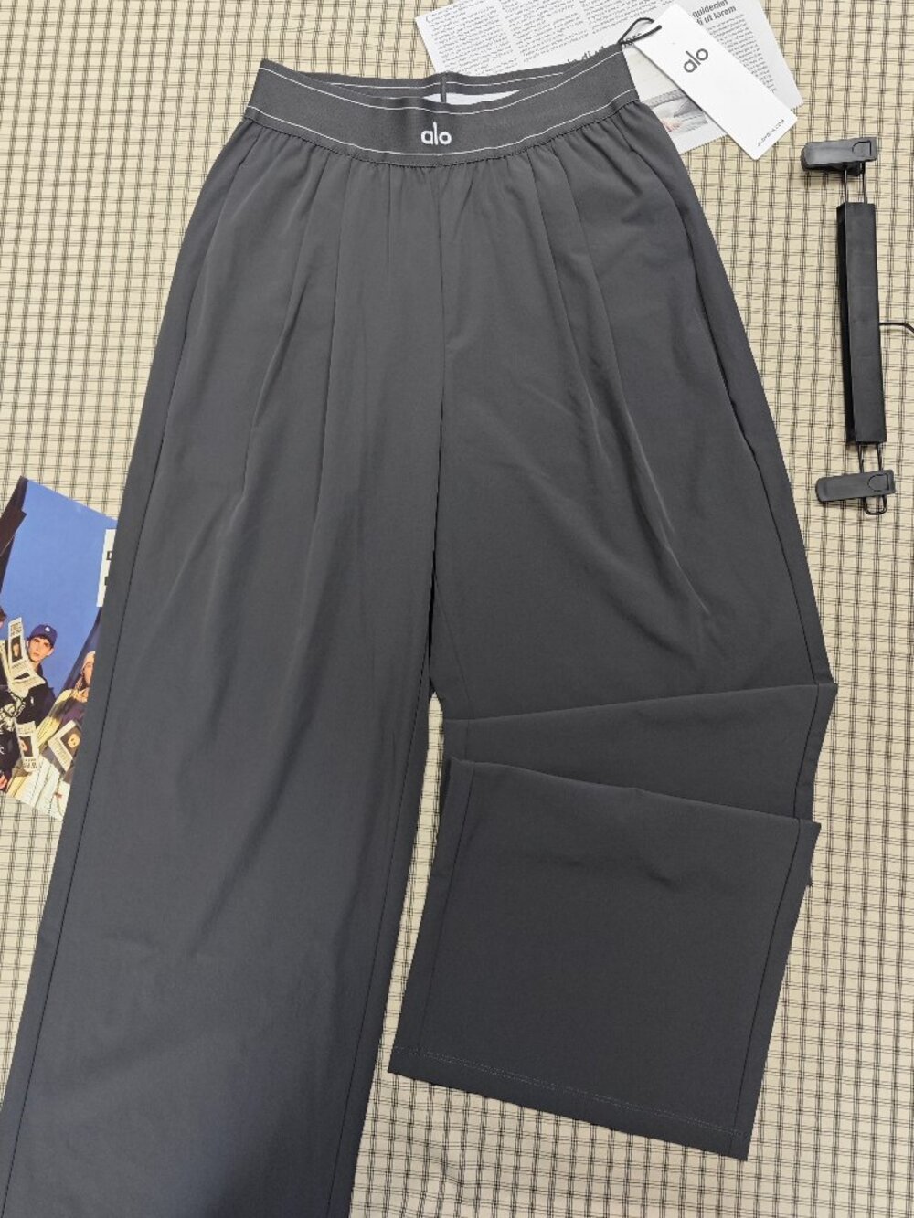 NWT Dark Gray ALO Yoga Suit Up Trouser👖Casual straight legs (Regular) 😀 - Picture 2 of 9